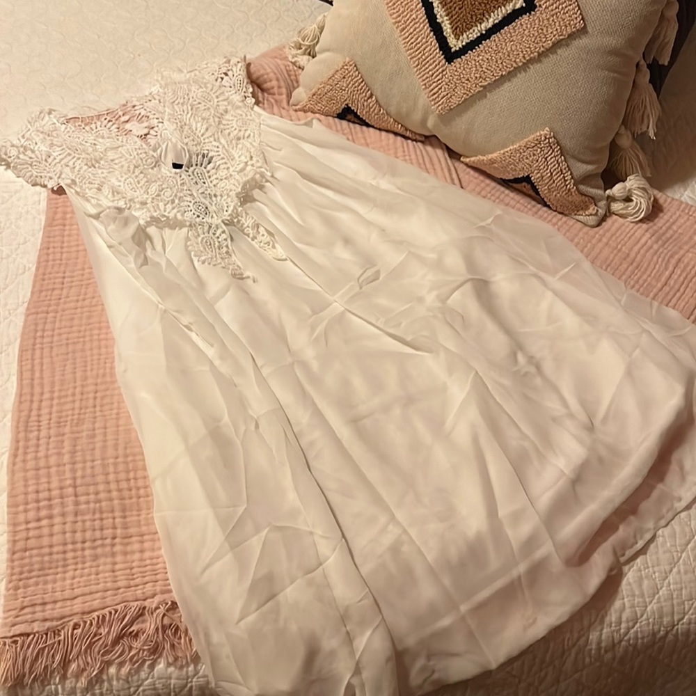 White swimsuit cover, tunic, or short dress